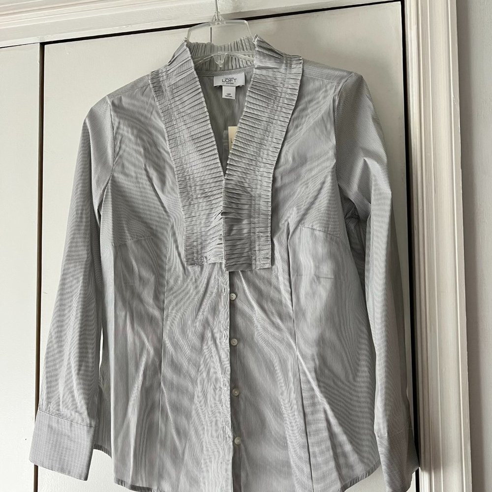 Loft - Accordion Pleats At Neck & Collar - Button Down Black & White Blouse 12P